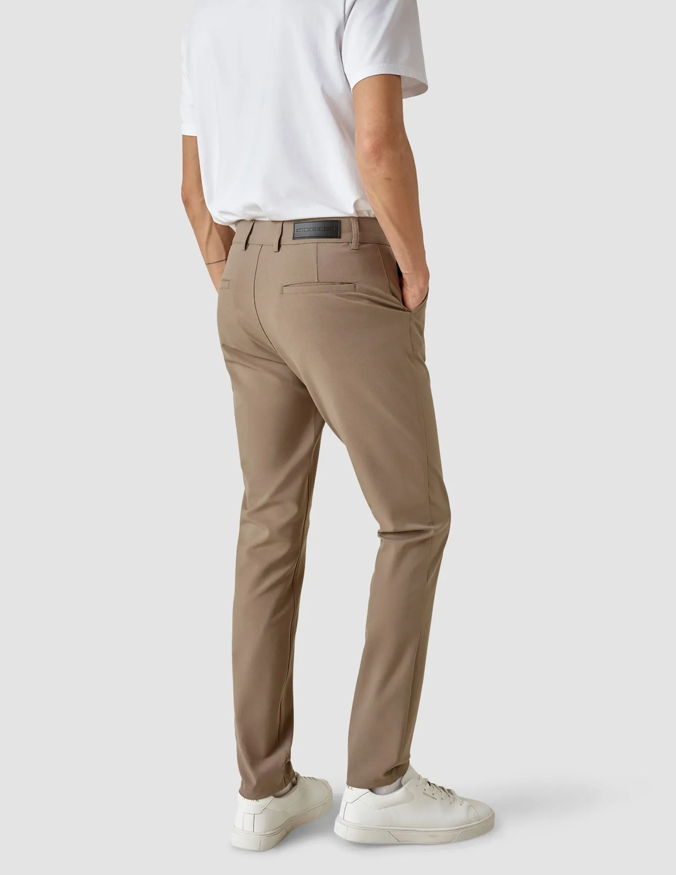 Essential Pants Slim Walnut